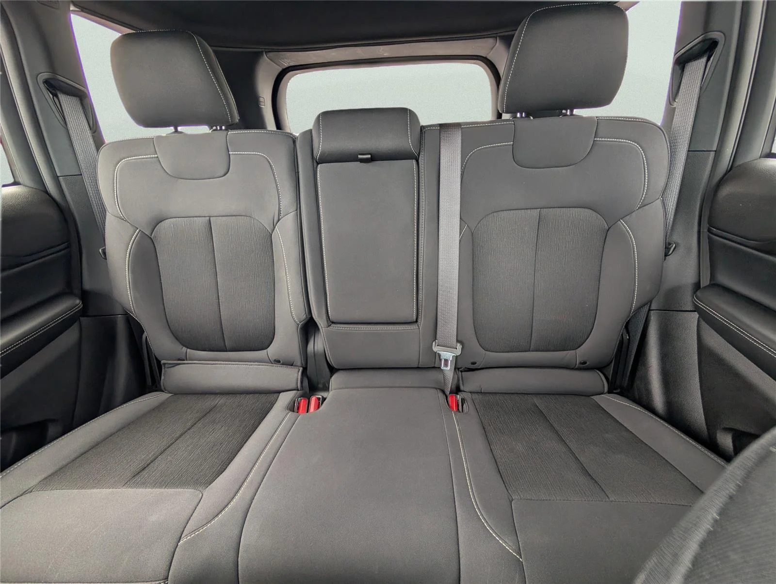 Used 2024 Diamond Black Crystal Pearlcoat Jeep Laredo image 26