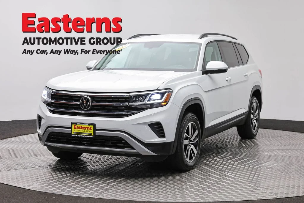 Used 2022 White Volkswagen 2.0T SE image 1