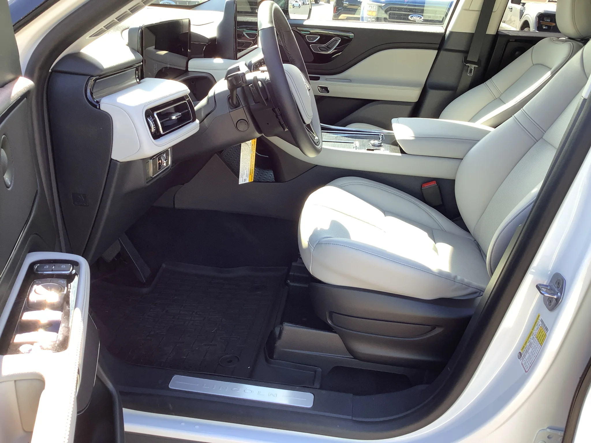 New 2027 Pristine White Metallic Tri-Coat Lincoln Premiere image 17
