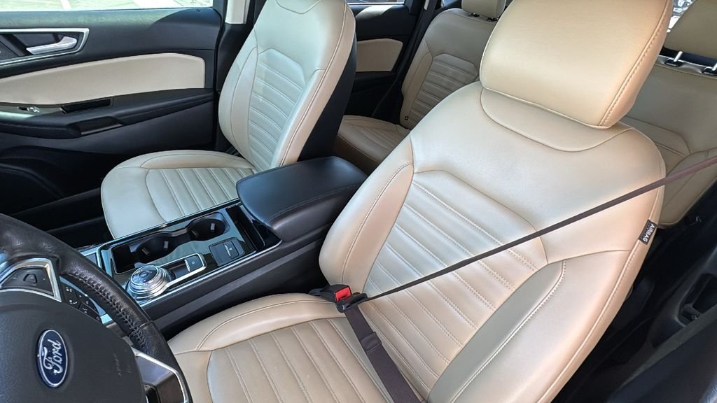 Used 2019 White Ford SEL image 22