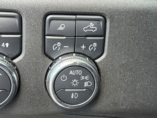 Used 2025 Silver GMC SLT image 31