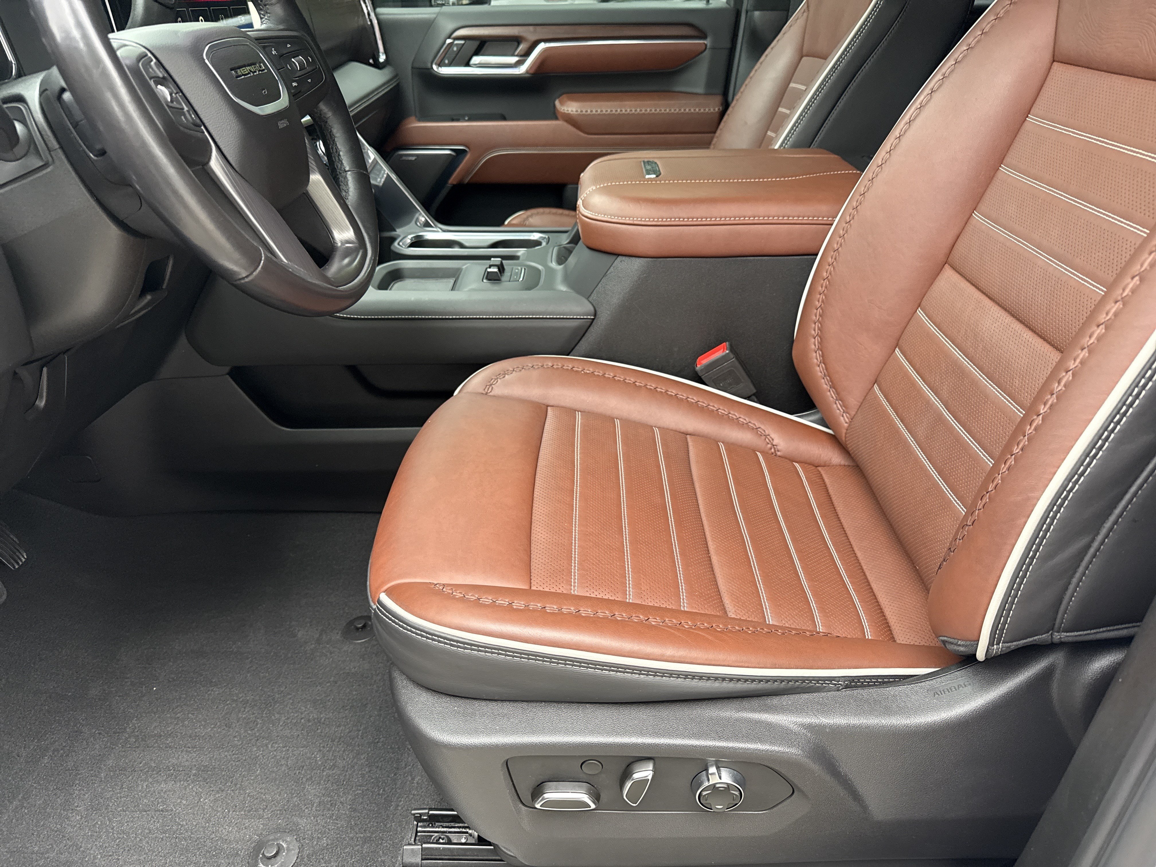Used 2024 Summit White GMC Denali Ultimate image 9
