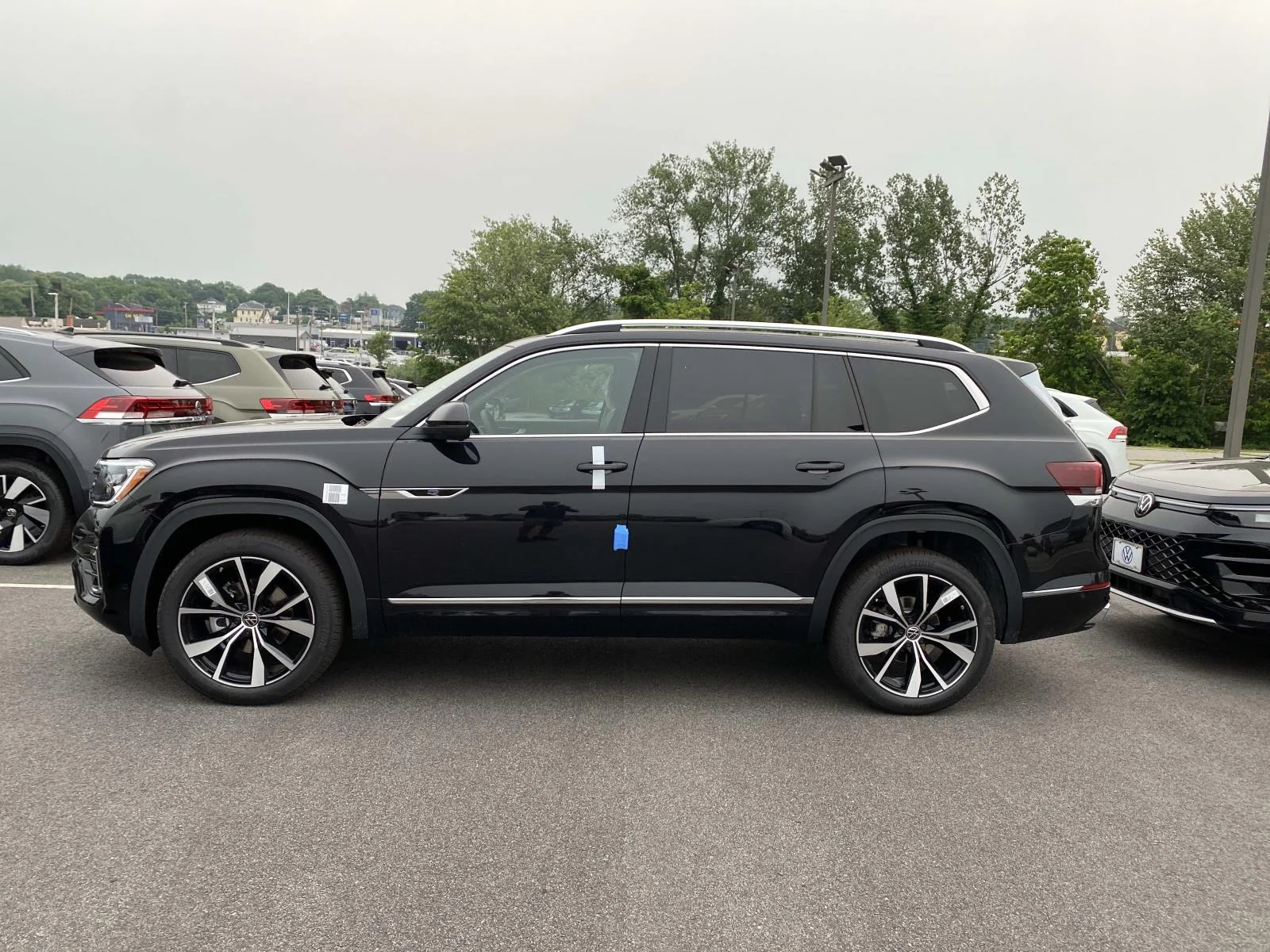 New 2026 Deep Black Pearl Volkswagen 2.0T SEL Premium R-Line 4MOTION image 2