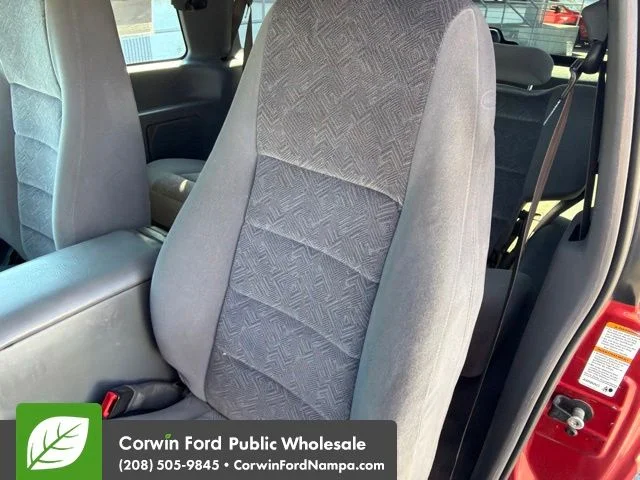 Used 2002 Red Ford Base image 22