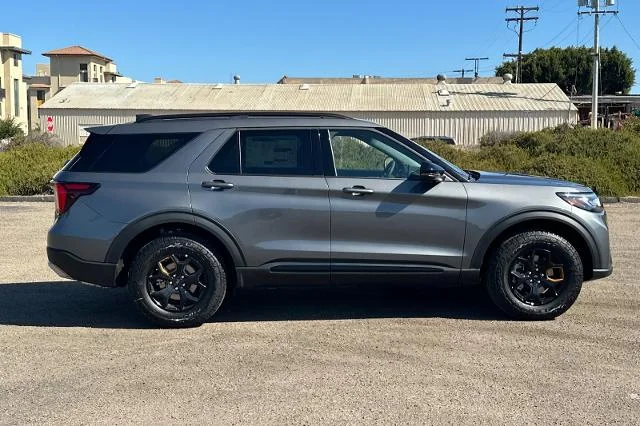 New 2026 Carbonized Gray Metallic Ford Tremor® image 28