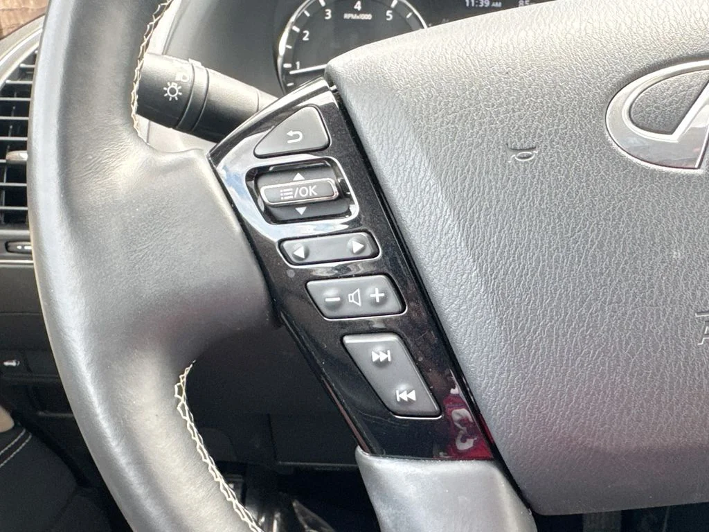 Used 2023 White INFINITI Premium Select image 21