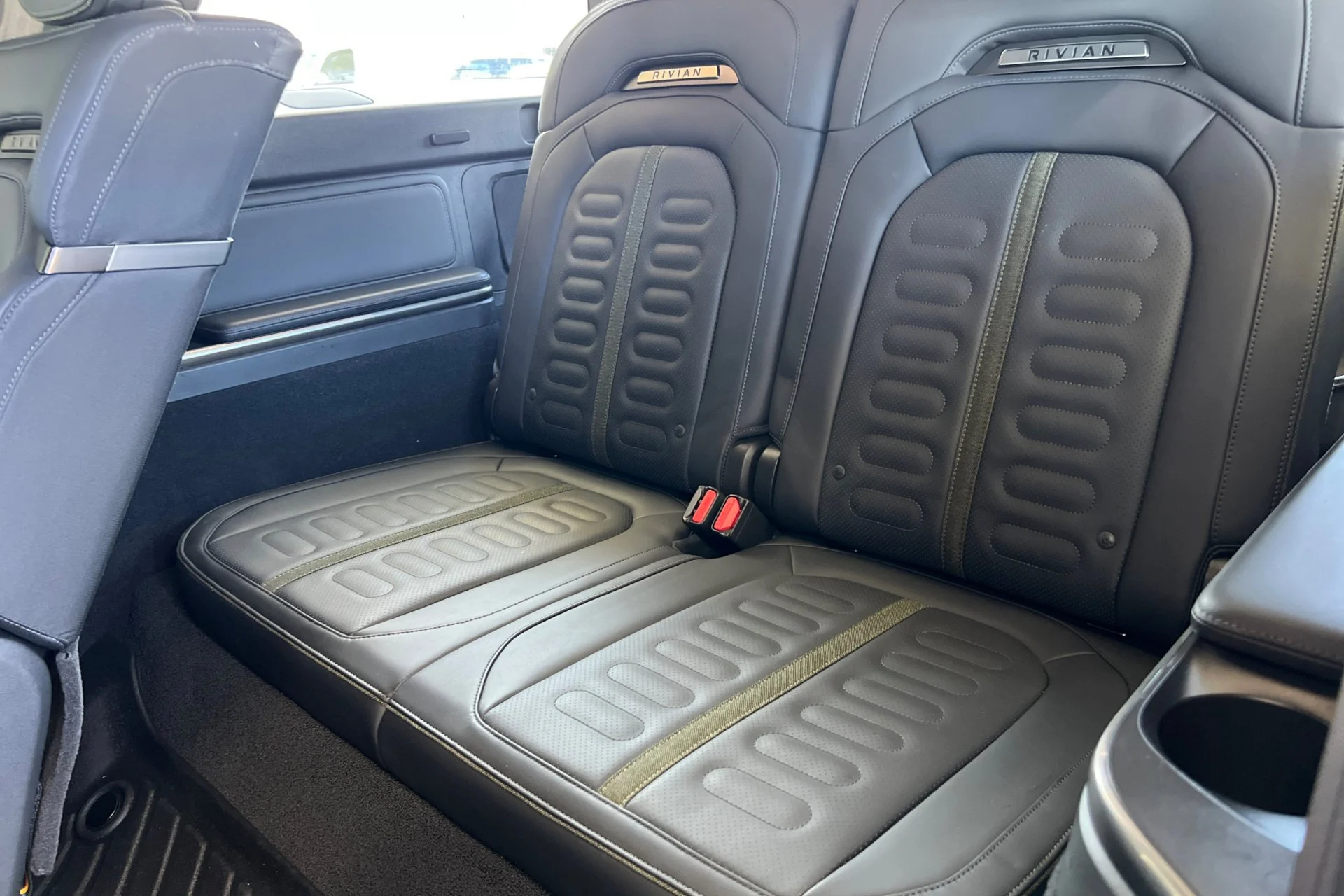 Used 2023 LA Silver Rivian Adventure image 17