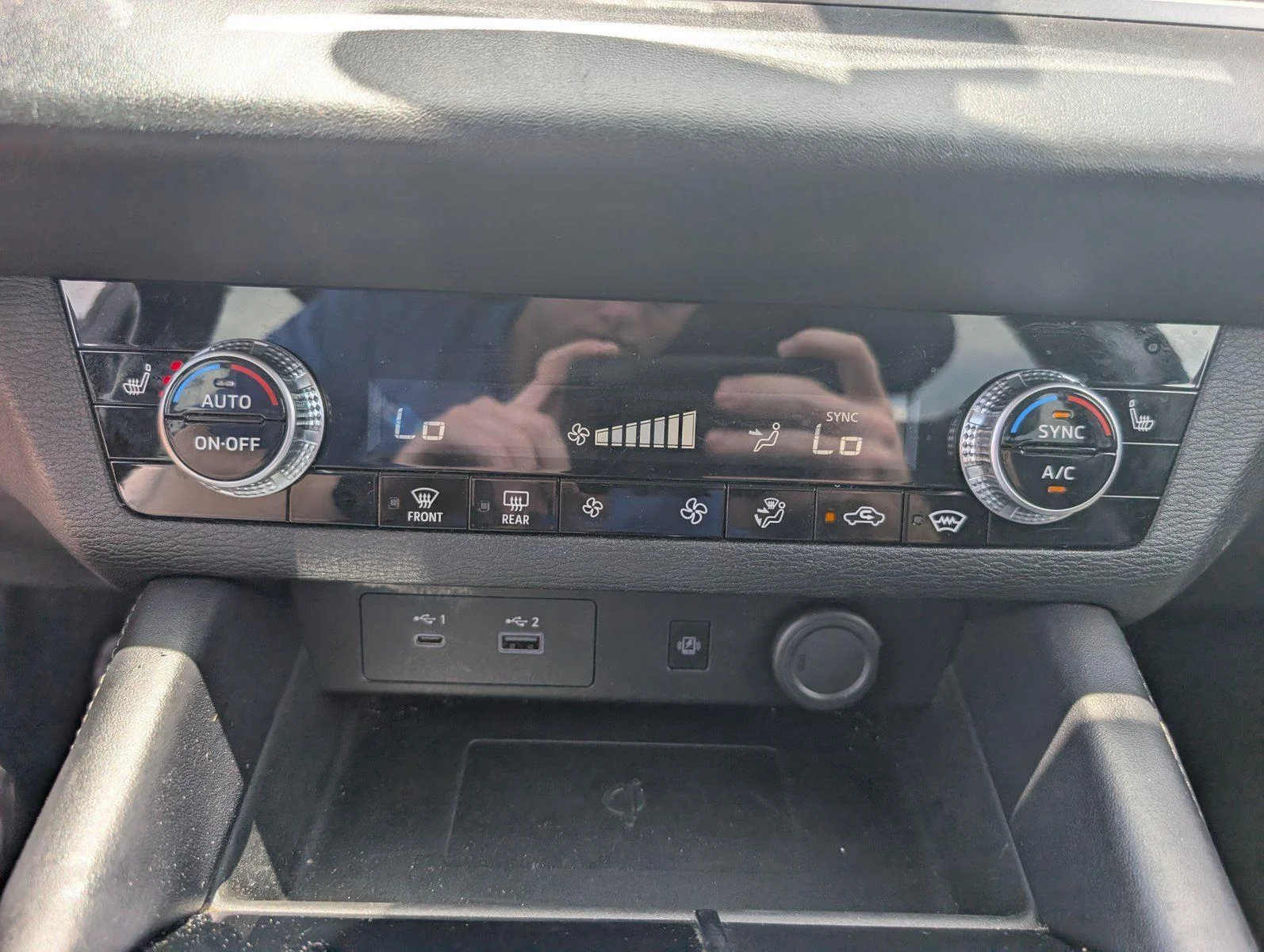 Used 2024 Cosmic Blue Metallic Mitsubishi SE image 19
