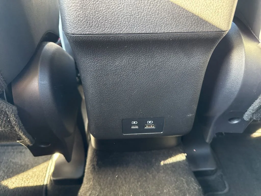 Used 2023 Silver Mitsubishi ES image 16