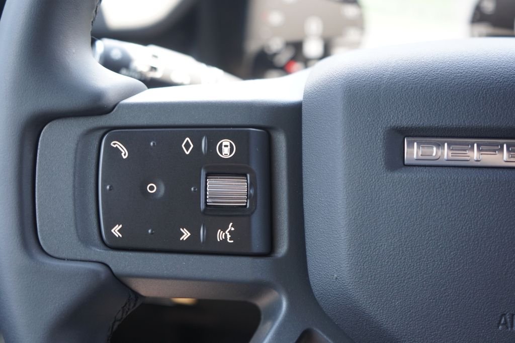 Used 2025 Black Land Rover S image 21