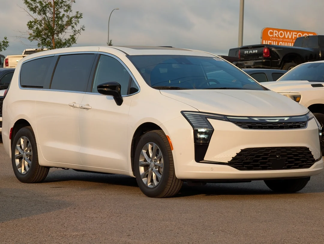 New 2027 White Chrysler Select - - AWD - 3.6L Pentastar V6 - Adaptive Cruise Control - Blind Spot Monitor & More! image 2