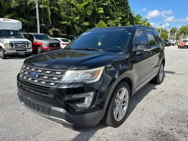 Used 2017 Black Ford XLT image 5