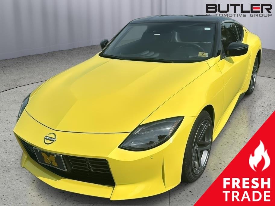 Used 2023 Yellow (Ikazuchi Yellow Pearl Tricoat/Black Roof) Nissan Sport image 1