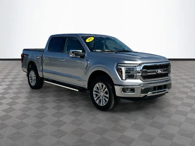 Used 2025 Silver Ford Lariat image 3