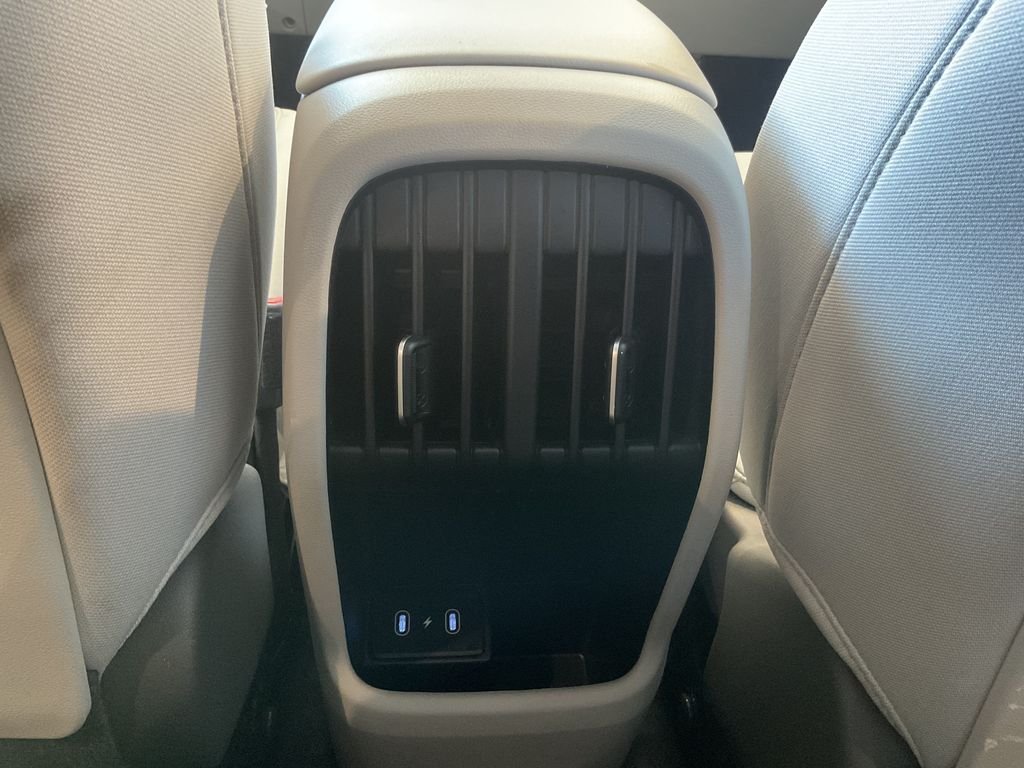 Used 2025 White Hyundai SEL image 30