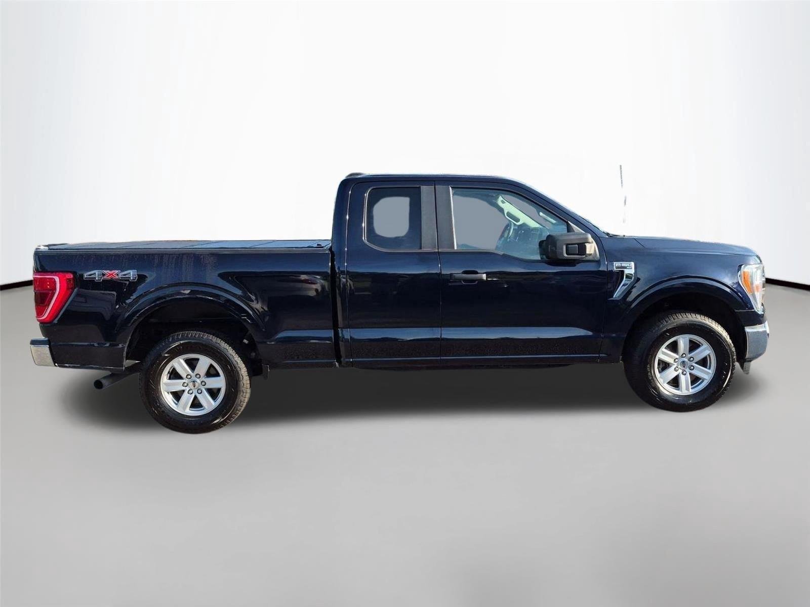 Used 2022 Antimatter Blue Metallic Ford XLT image 6