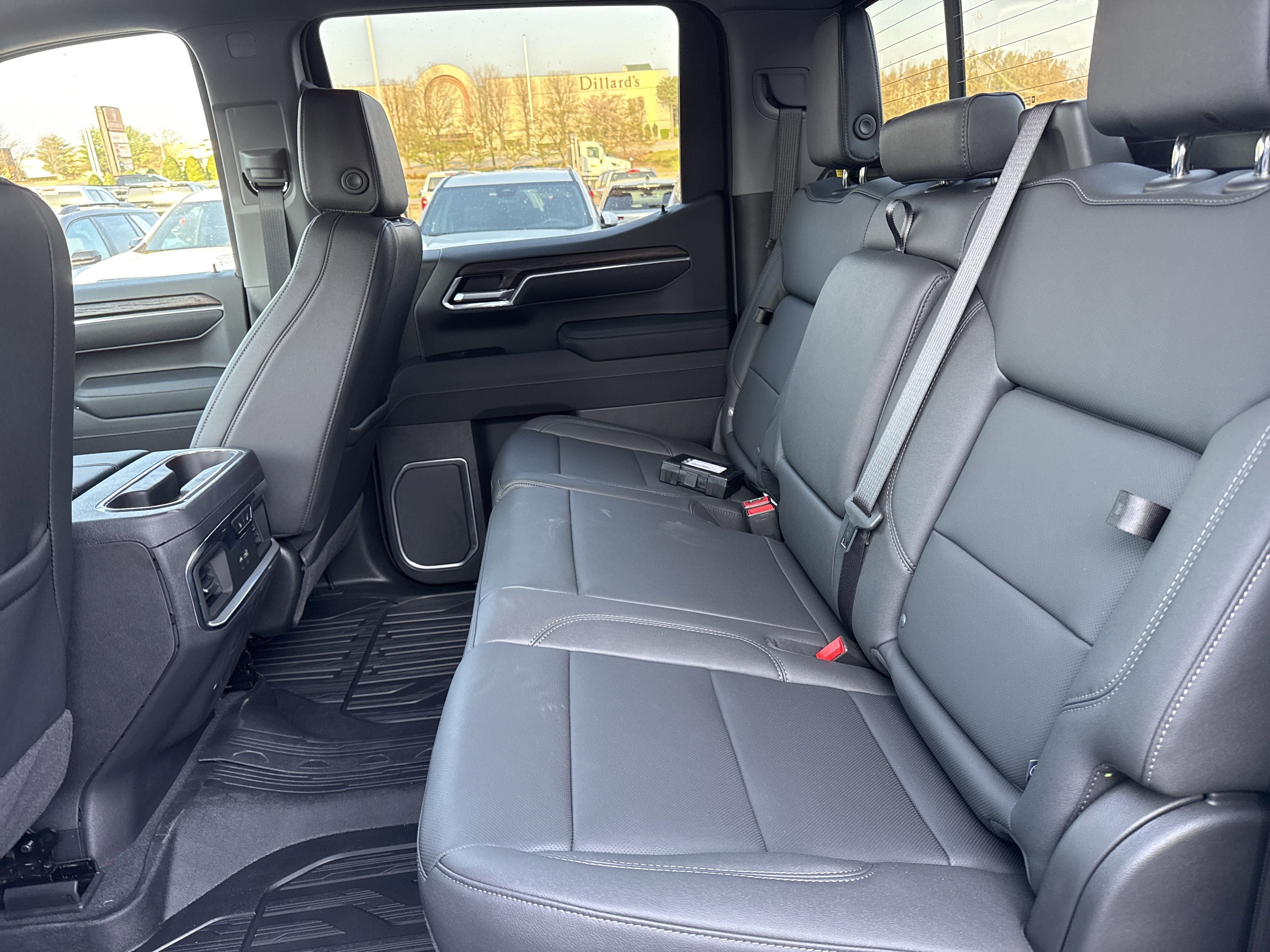 2026 GMC Sierra 1500 SLT - Photo 6