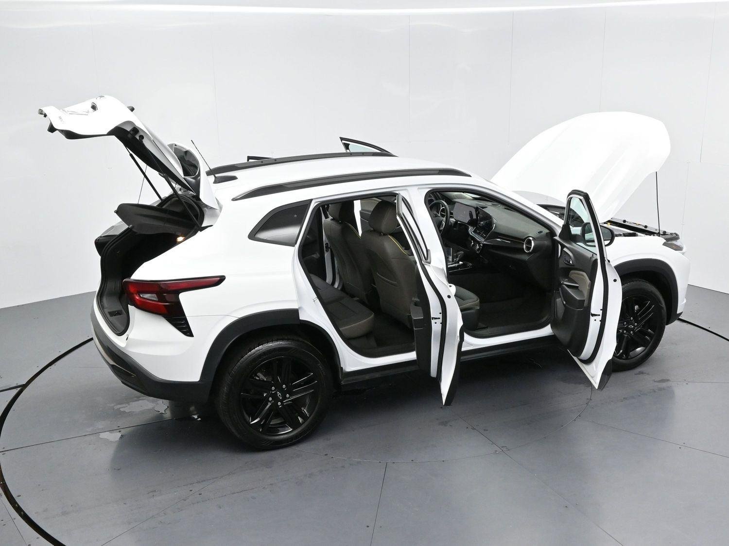 Used 2025 Summit White Chevrolet ACTIV image 38