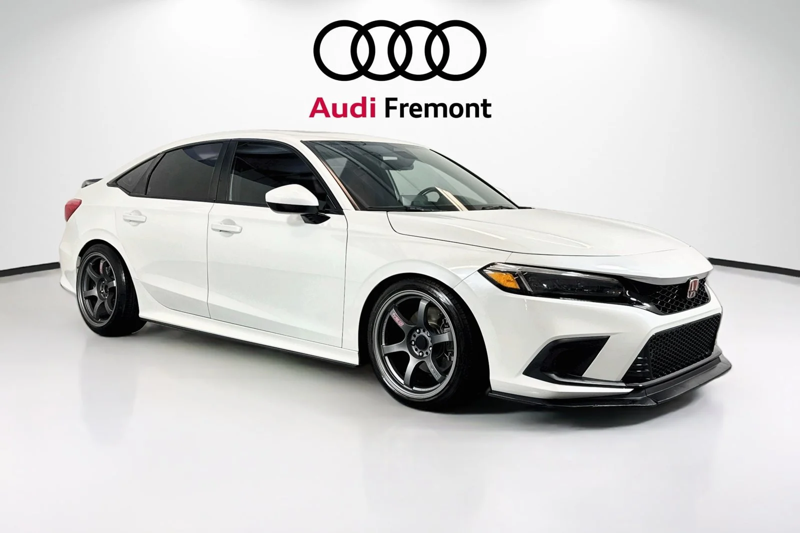 Used 2023 Platinum White Pearl Honda  image 6