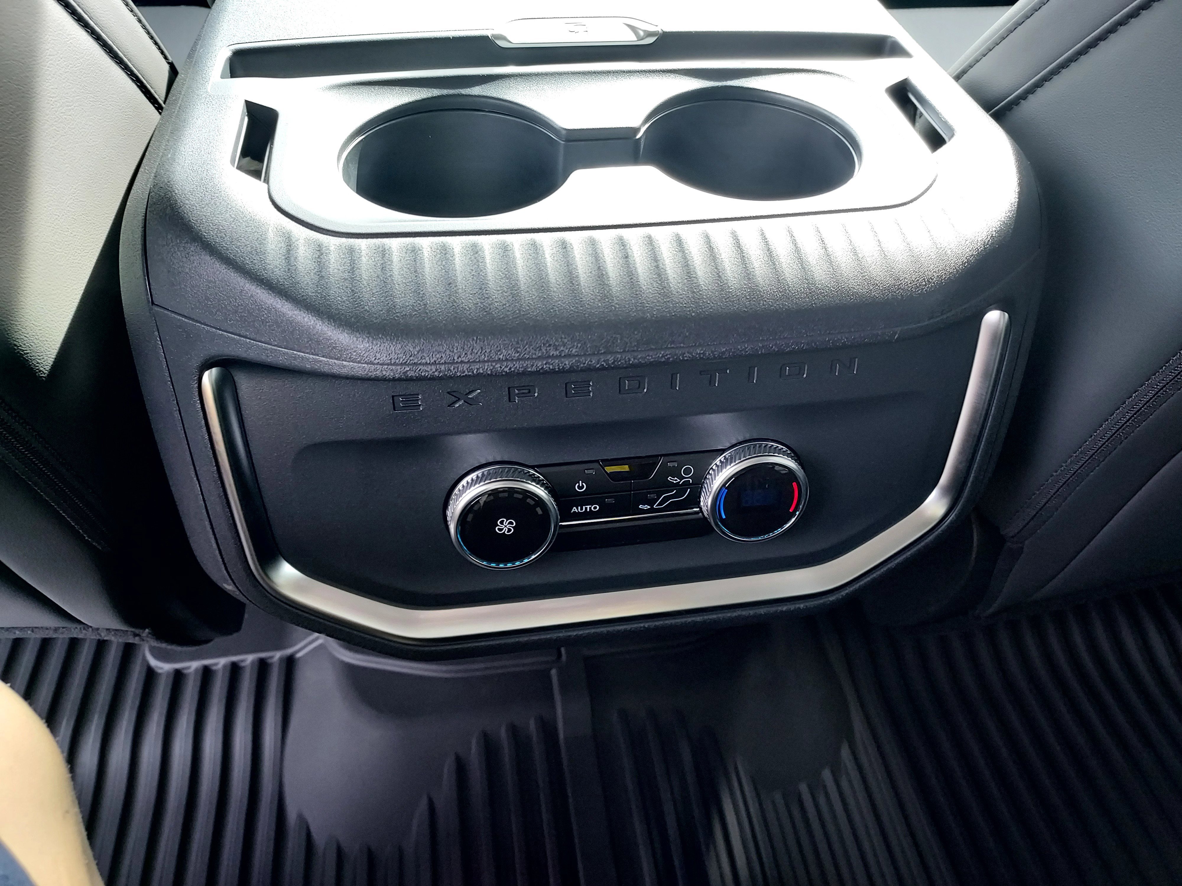 New 2026 Star White Metallic Tri-Coat Ford Active image 18