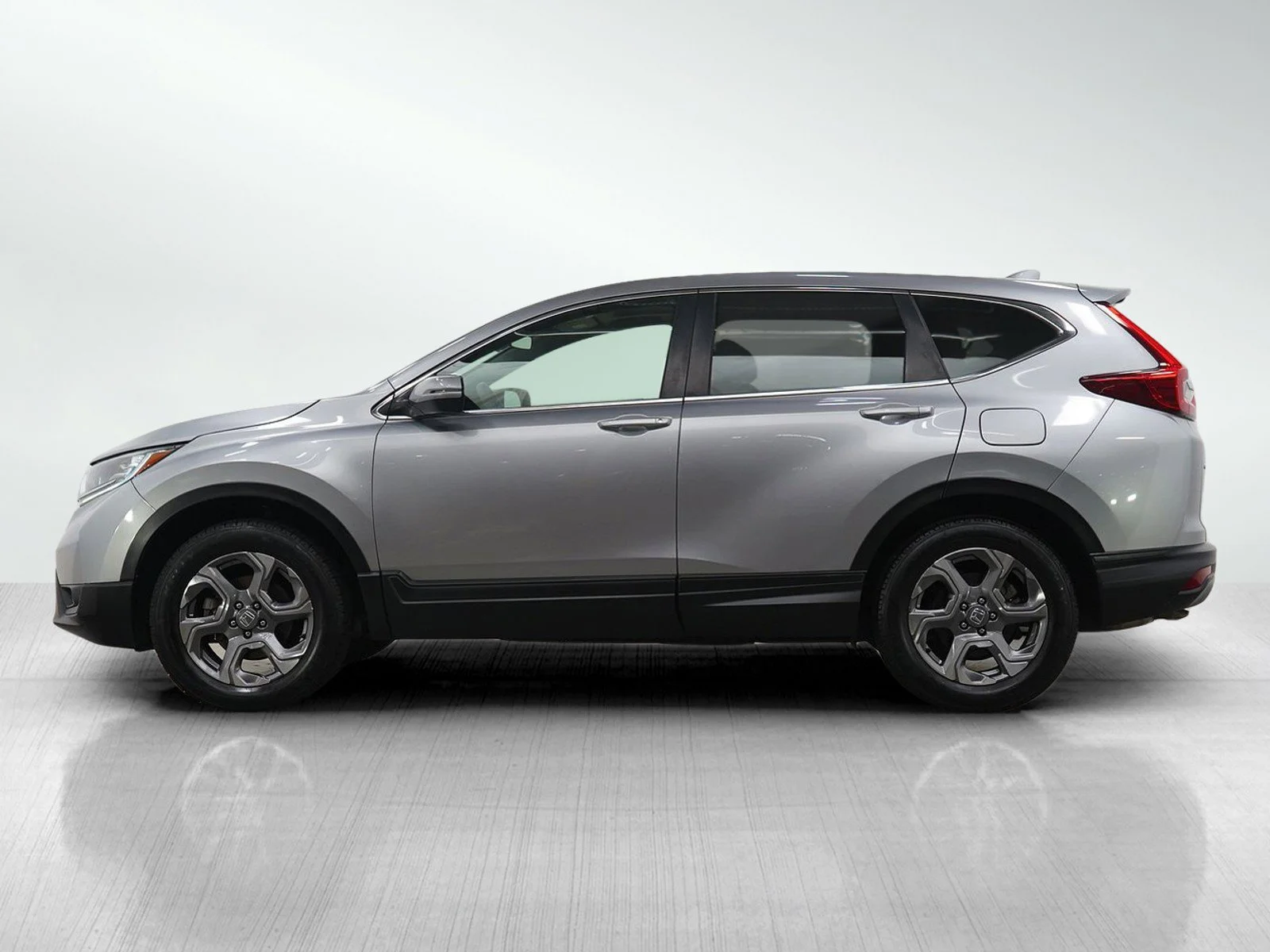 Used 2018 Honda CR-V EX with VIN 2HKRW2H59JH670989 for sale in Wayzata, Minnesota