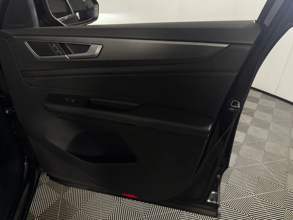 2025 Volkswagen Atlas Cross Sport SE w/Tech - Photo 31
