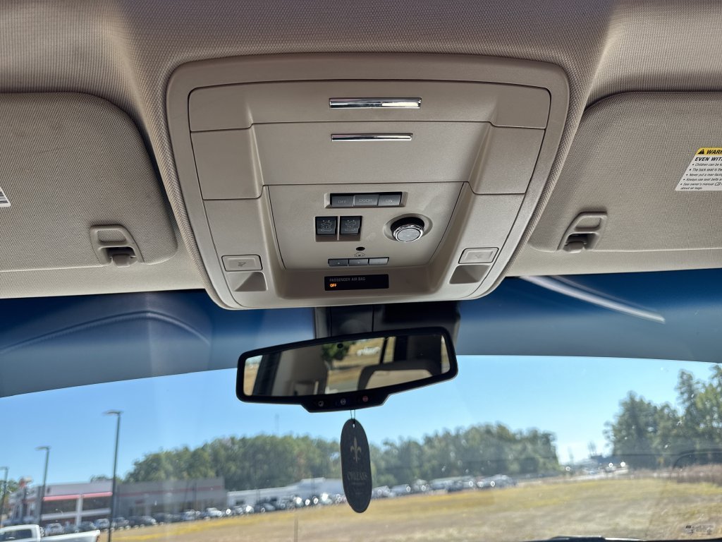 Used 2018 White GMC SLT image 28