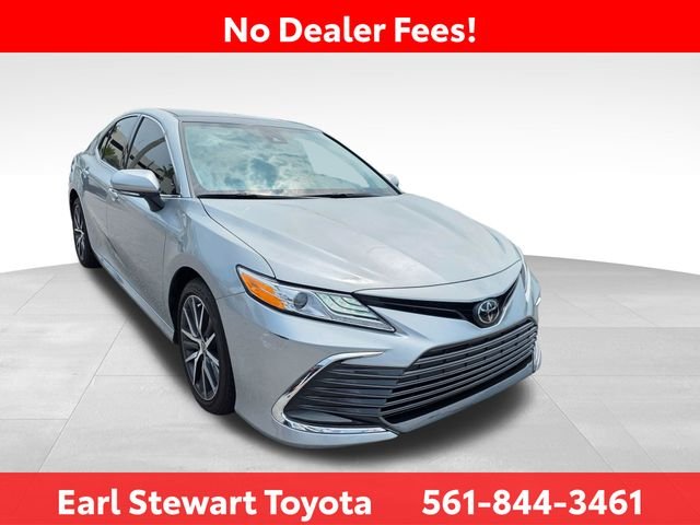 Used 2023 Silver Toyota XLE image 2