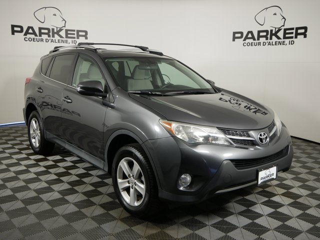 Used 2014 Magnetic Gray Metallic Toyota XLE image 4