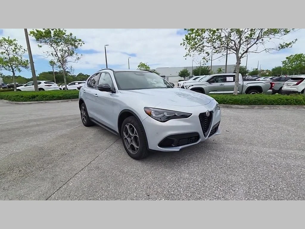 New 2025 Moonlight Gray Metallic Alfa Romeo Base image 40