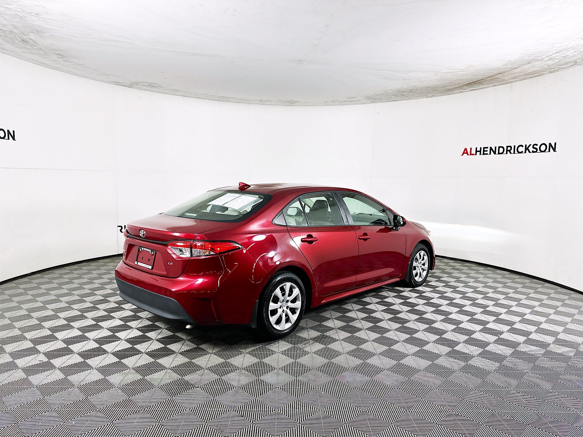 Used 2025 Pearl Toyota LE image 3