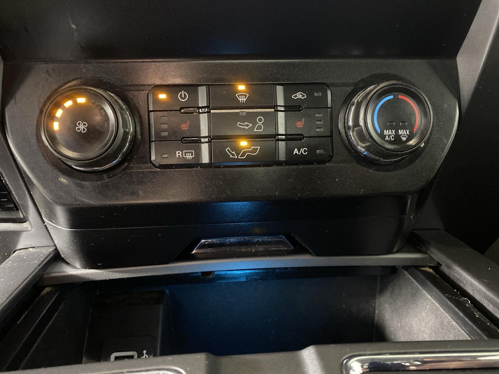 Used 2019 Ruby Red Metallic Tinted Clearcoat/Magnetic Ford XLT image 20