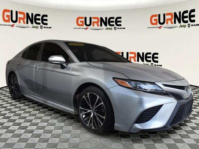 Used 2019 Silver Toyota SE image 11