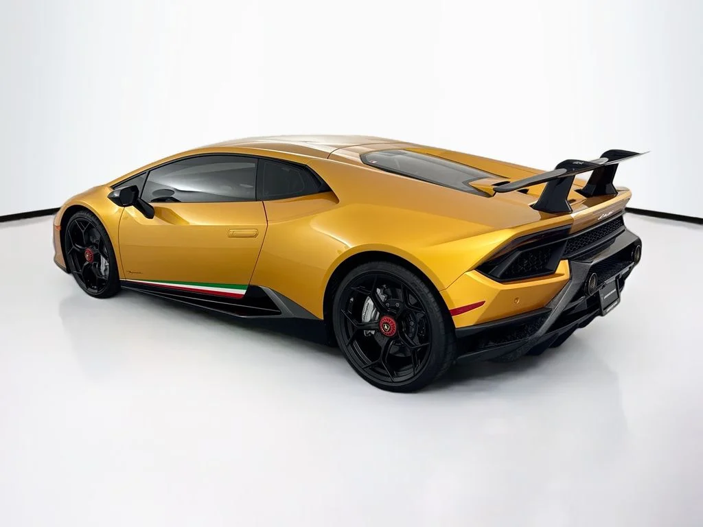 Used 2018 Gold Lamborghini Performante image 7