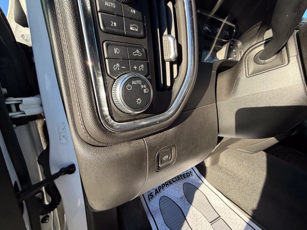 Used 2021 SUMMIT WHITE GMC Elevation image 17