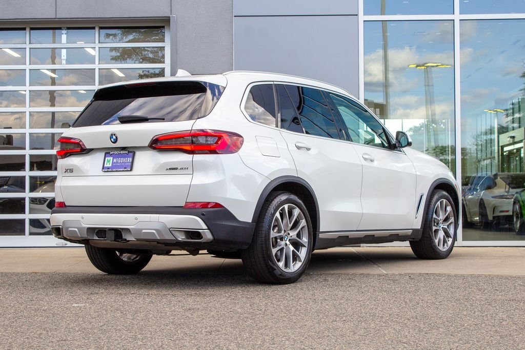 Used 2023 Mineral White Metallic BMW xDrive40i image 10