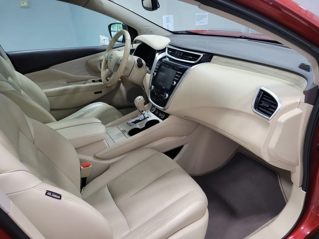 Used 2015 Red Nissan Platinum image 22