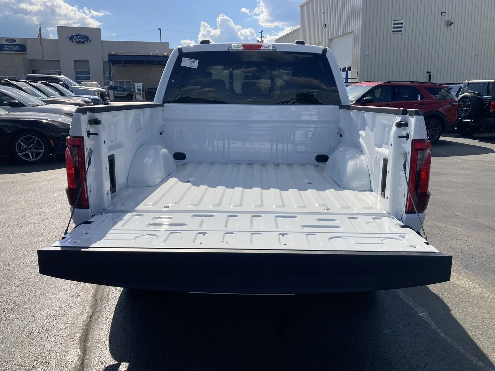 New 2026 Oxford White Ford XLT image 8