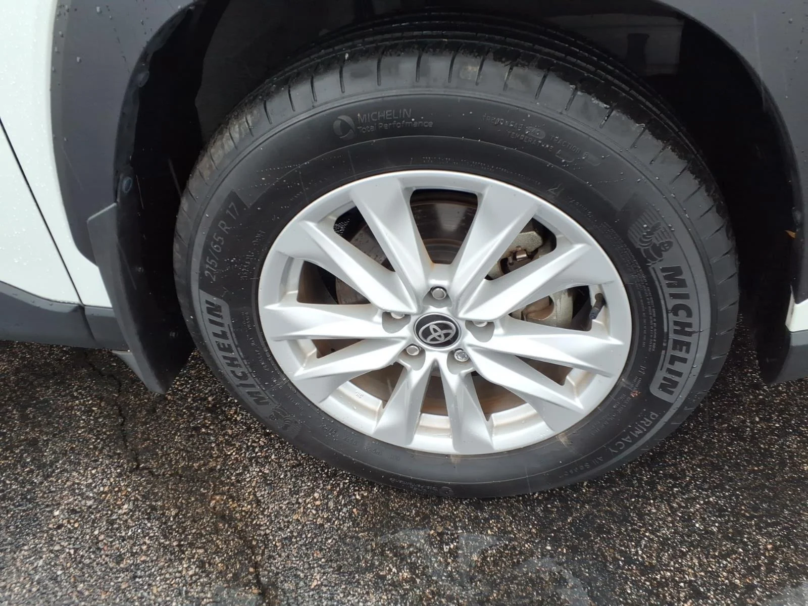 Used 2024 Wind Chill Pearl Toyota LE image 12