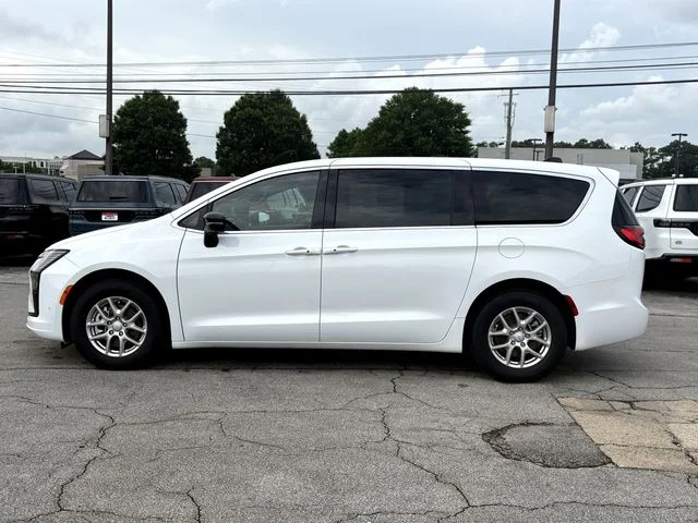 New 2027 Bright White Clear-Coat Exterior Paint Chrysler Select image 5