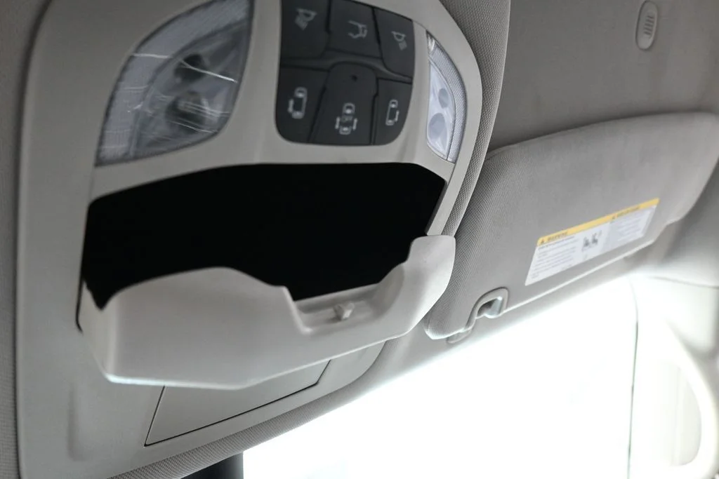 Used 2022 Ceramic Gray Clearcoat Chrysler Touring L image 29
