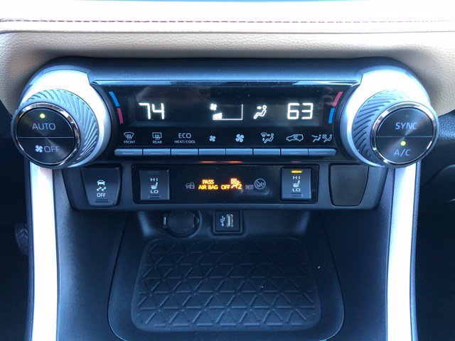 Used 2024 Pearl Toyota XLE Premium image 32