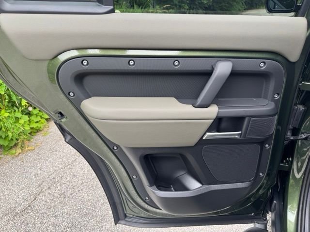 New 2026 Woolstone Green LAND ROVER X-Dynamic SE image 11