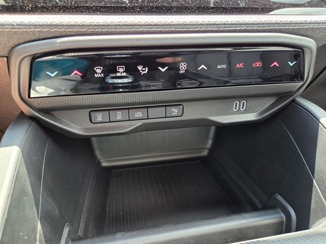 New 2026 Diamond Black Crystal Pearlcoat Jeep Laredo image 19