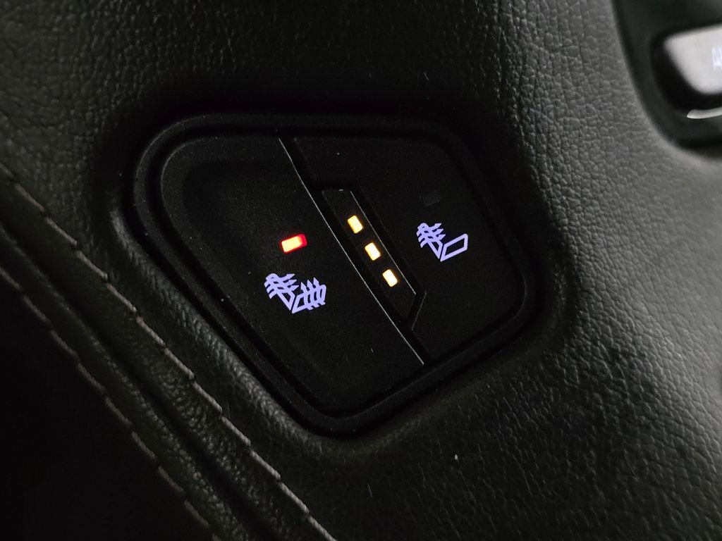 Used 2016 White Chevrolet LT image 33