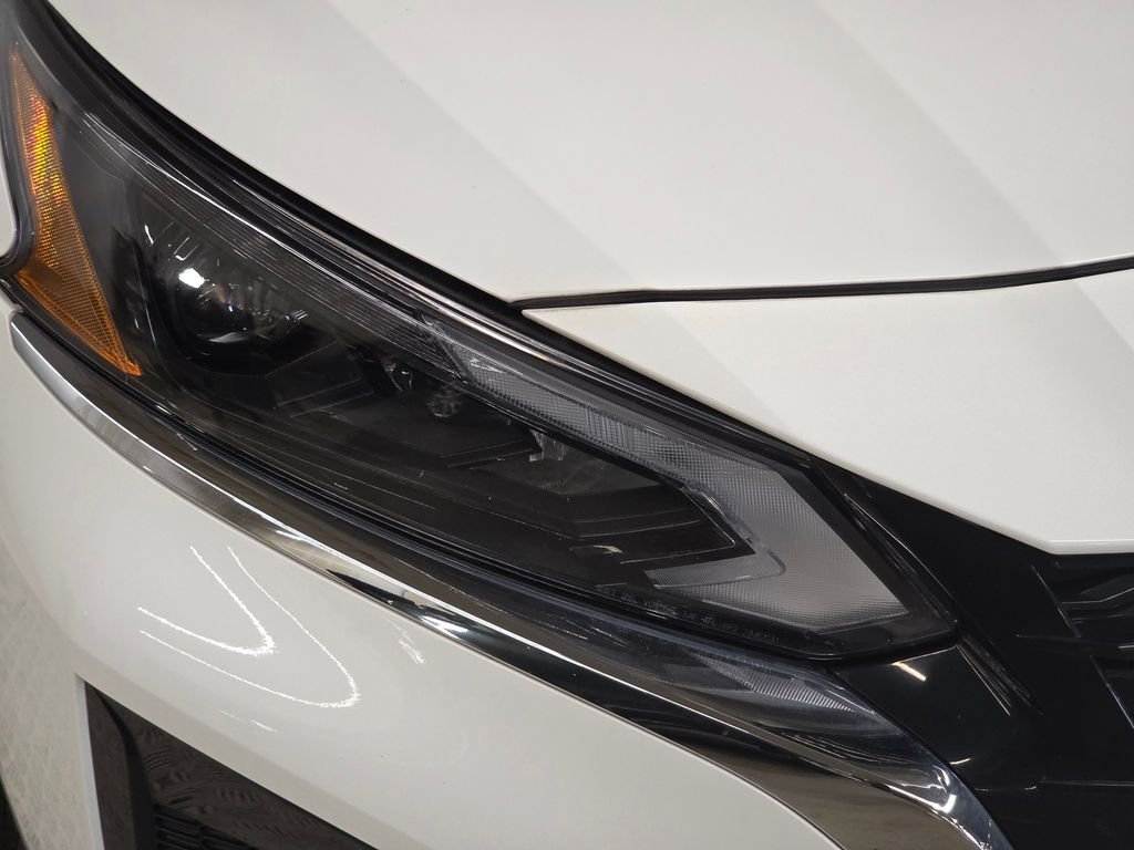 Used 2023 White Nissan 2.5 SV image 14