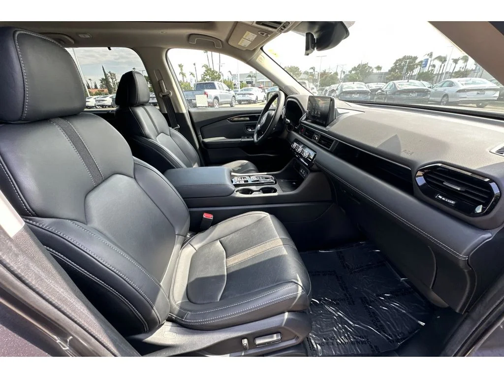 Used 2024 Modern Steel Metallic Honda Touring image 20