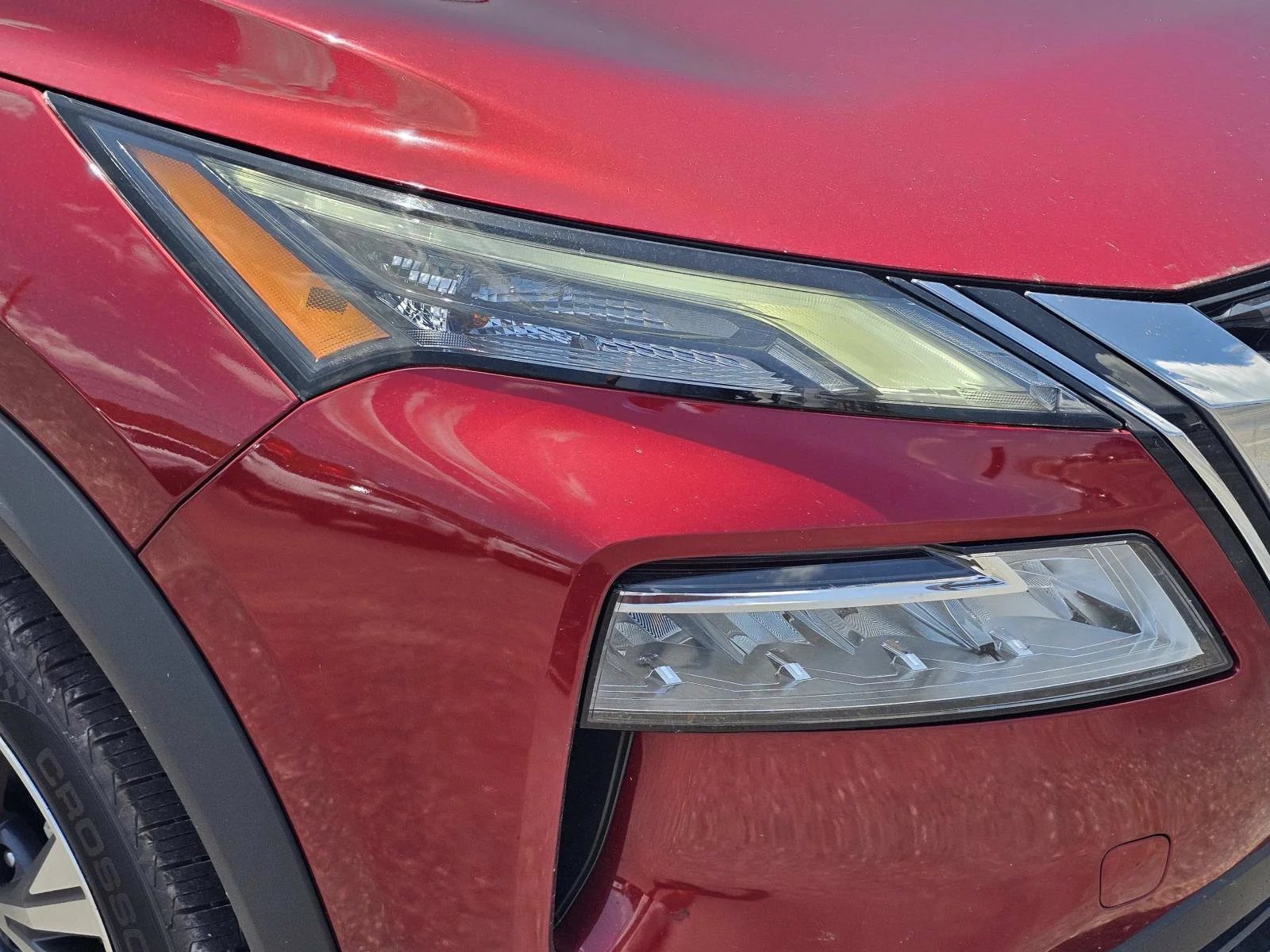 Used 2023 Scarlet Ember Tintcoat Nissan SV image 4