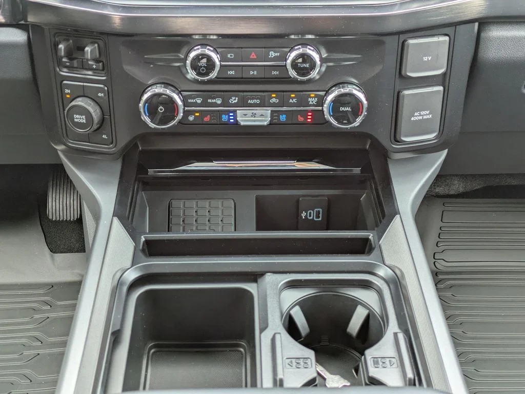New 2026 Star White Metallic Tri-Coat Ford Lariat image 18