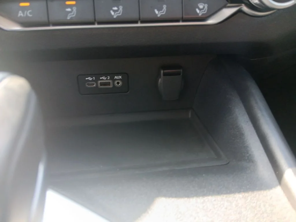 Used 2022 Pearl White Tricoat Nissan 2.5 SR image 19